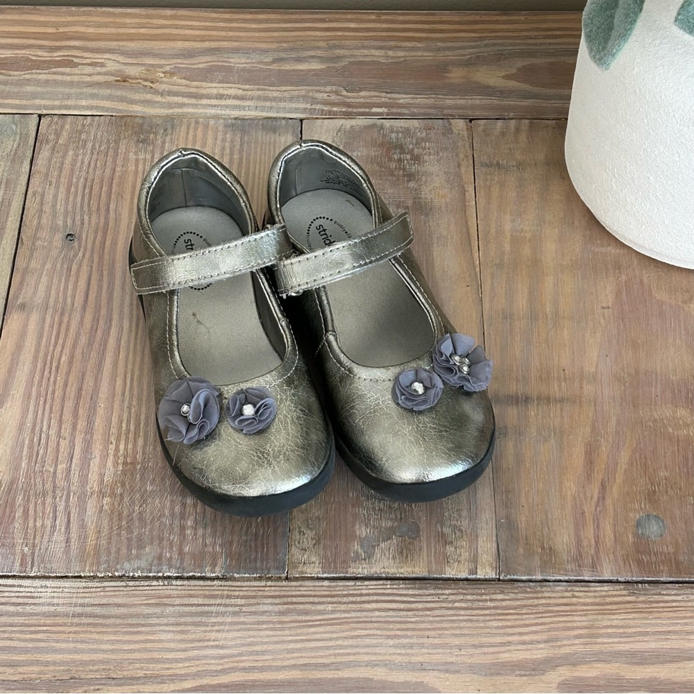 Stride Rite Metallic Silver / Pewter Mary Jane Shoes